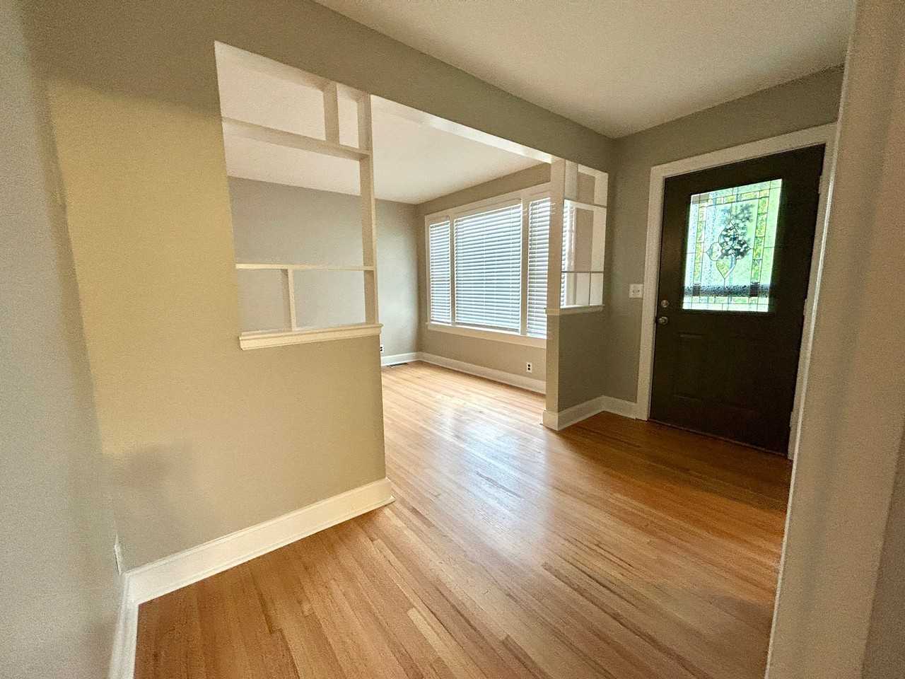 247 Graeme Dr - Photo 3 of 21