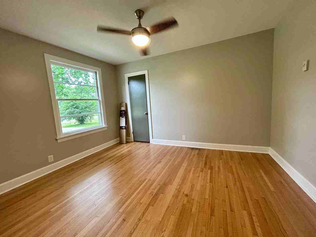 247 Graeme Dr - Photo 4 of 21