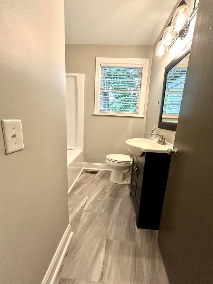 247 Graeme Dr - Photo 7 of 21