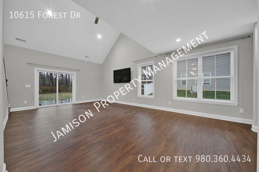 10615 Forest Dr - Photo 2 of 28