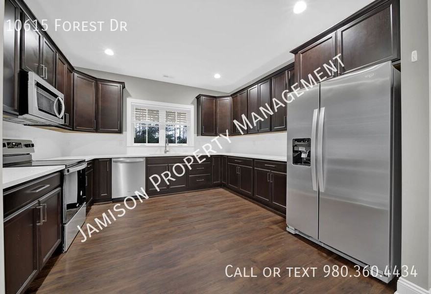 10615 Forest Dr - Photo 4 of 28