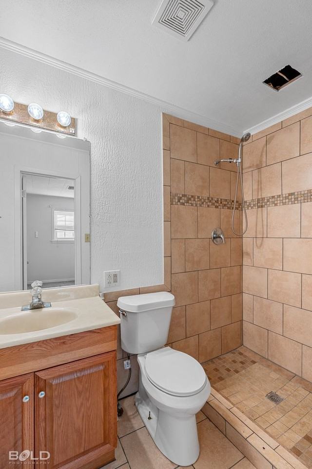 7062 Winburn Dr - Photo 4 of 33