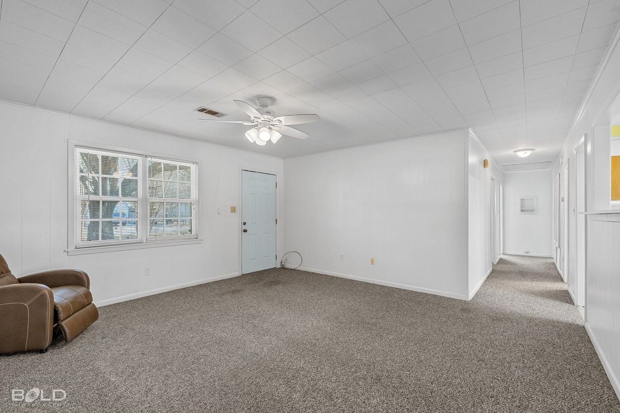 7062 Winburn Dr - Photo 5 of 33