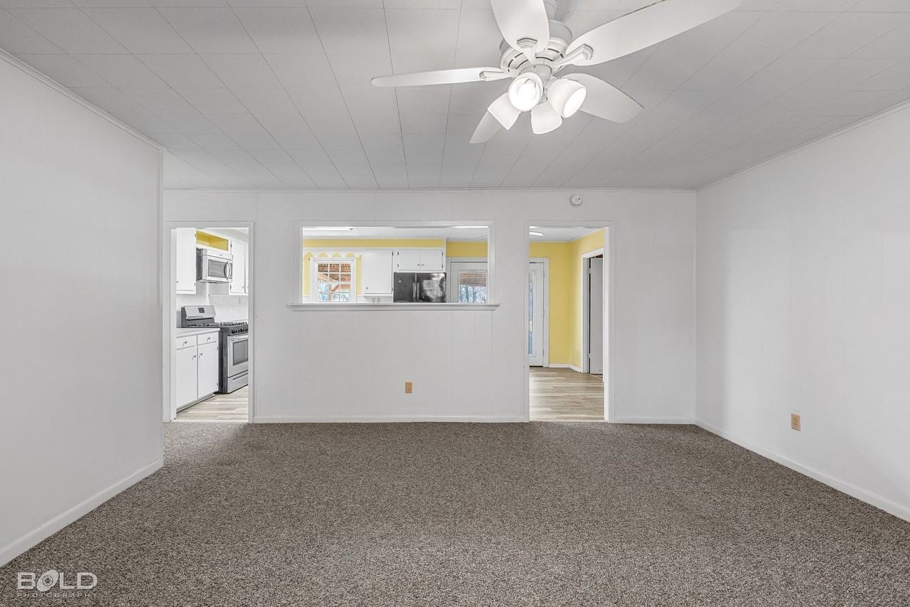 7062 Winburn Dr - Photo 7 of 33