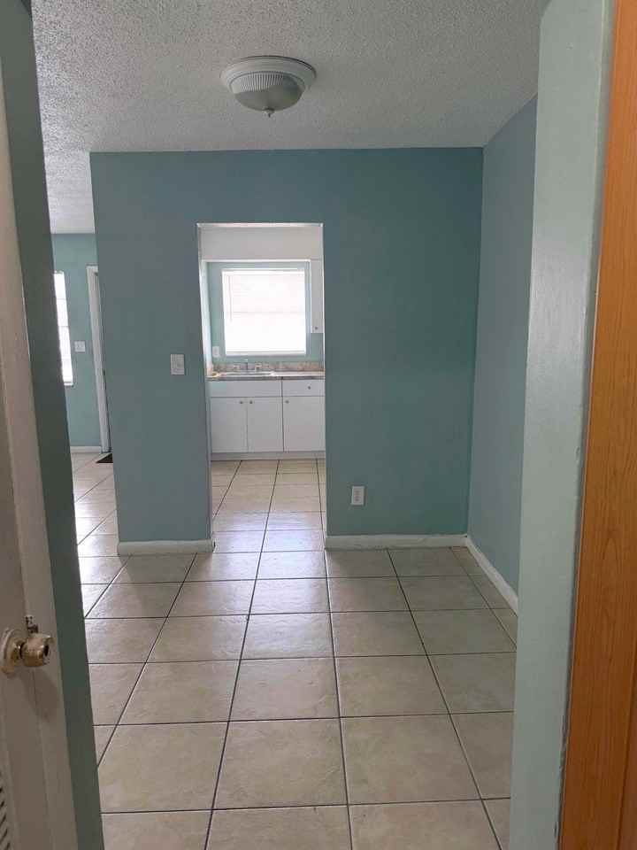 3701 Sw 59th Ter #11 - Photo 4 of 8