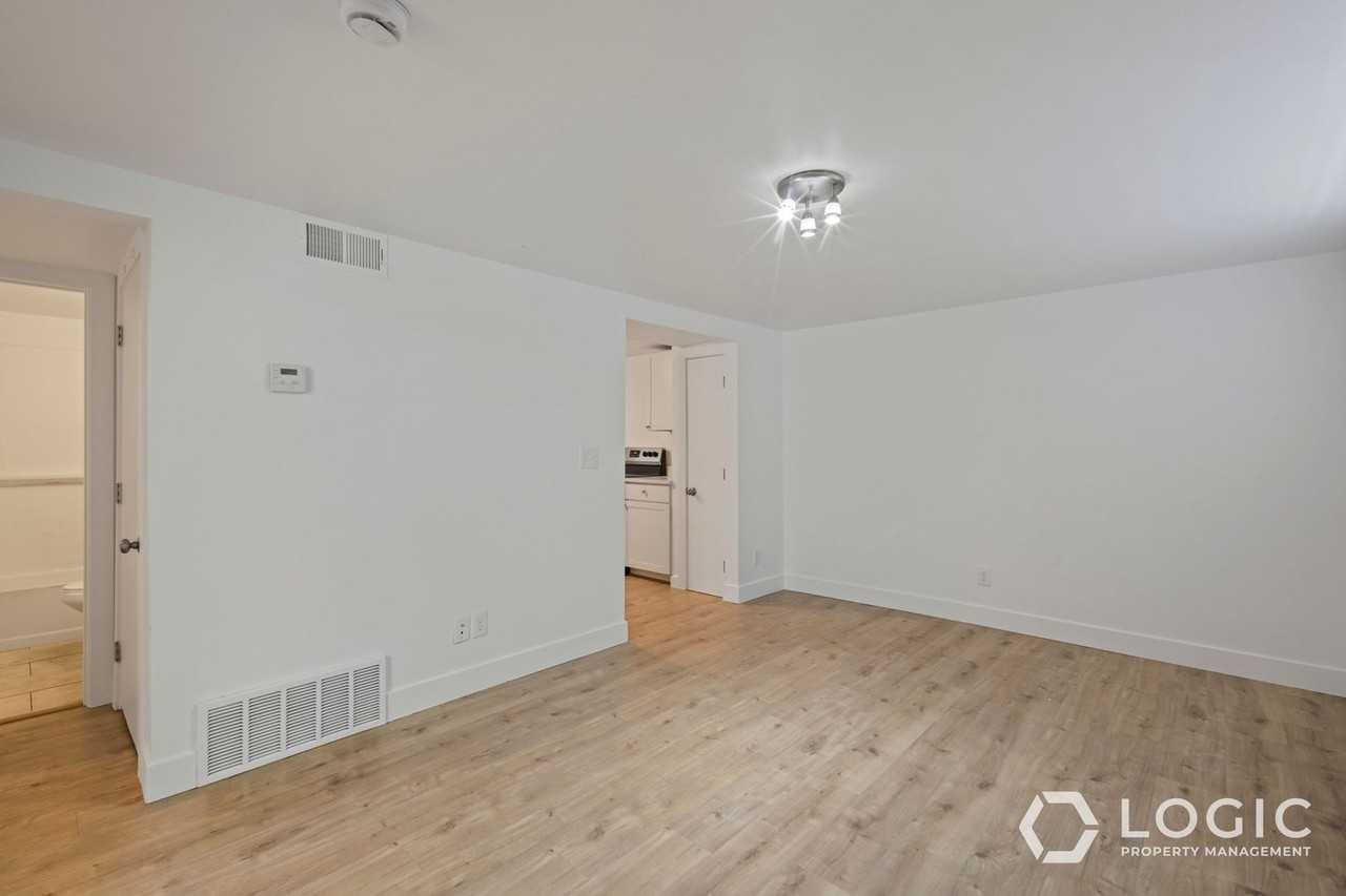 4222 S 4800 W - Photo 5 of 16