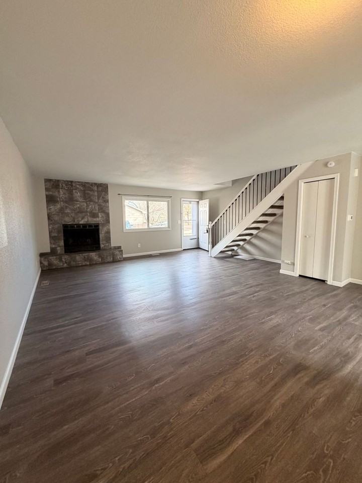 223 N Race St #B - Photo 6 of 13