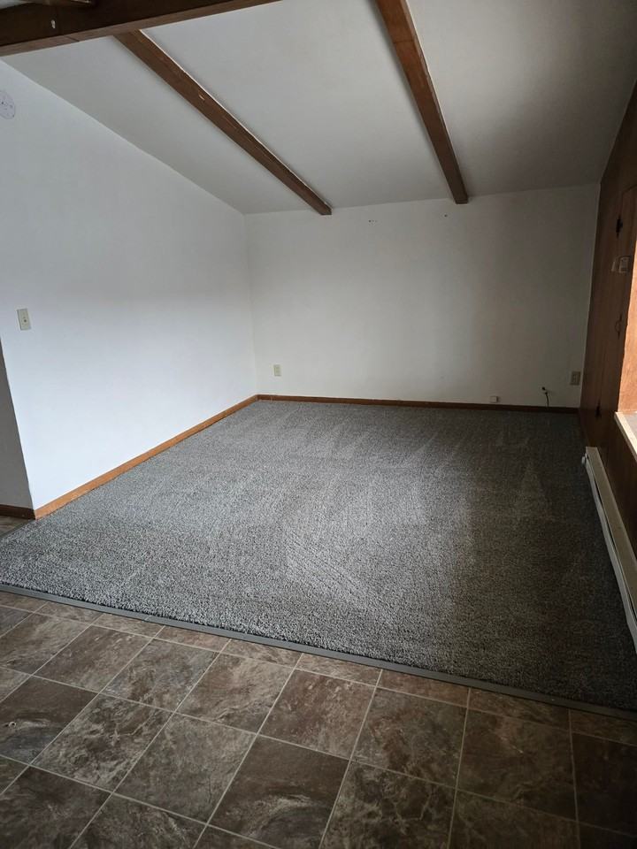 3797 D St Ne - Photo 6 of 8