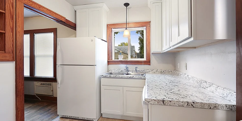 973 Hickory Hill Dr - Photo 3 of 8