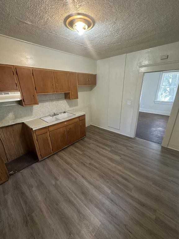 410 W Douglas St #C - Photo 3 of 4