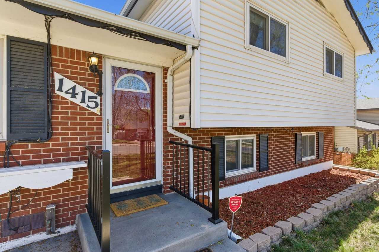 1415 Holmes Dr - Photo 4 of 40