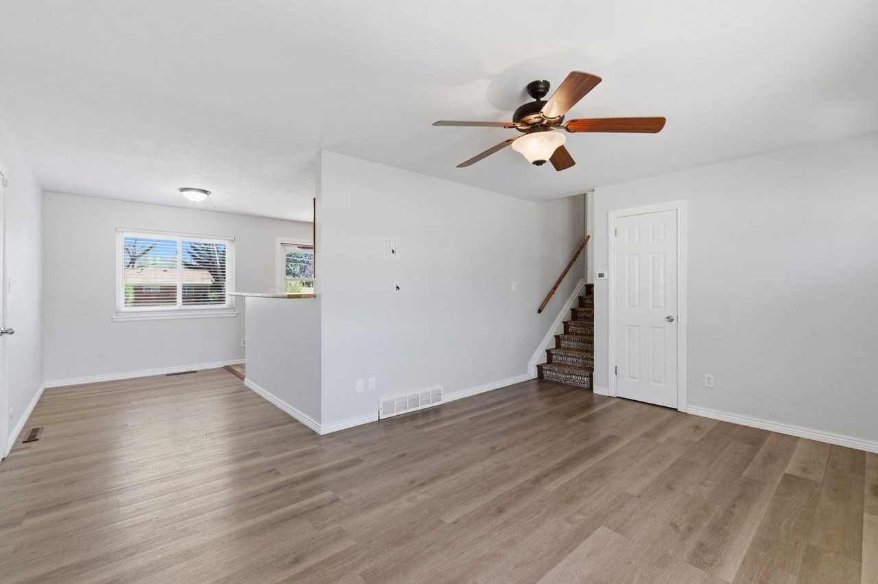 1415 Holmes Dr - Photo 6 of 40