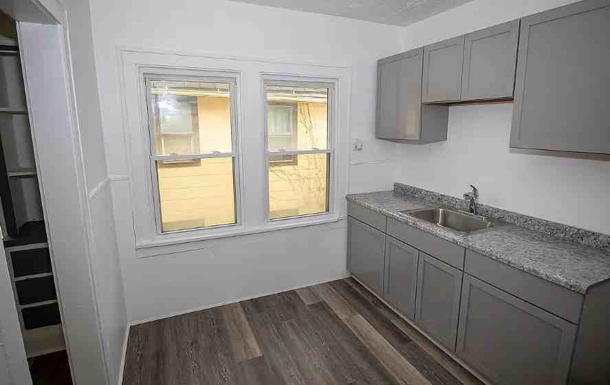 13706 Coit Rd - Photo 3 of 11