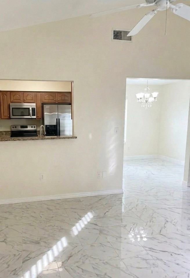 355B Springdale Dr - Photo 3 of 10