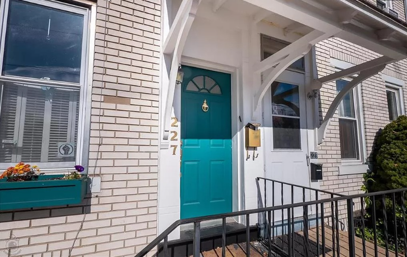 227 E Garrison St - Photo 3 of 19