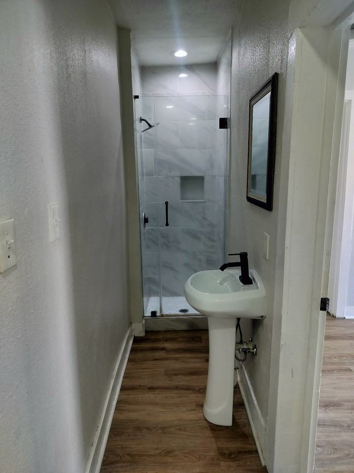 1321 35th St #4 - Photo 4 of 12