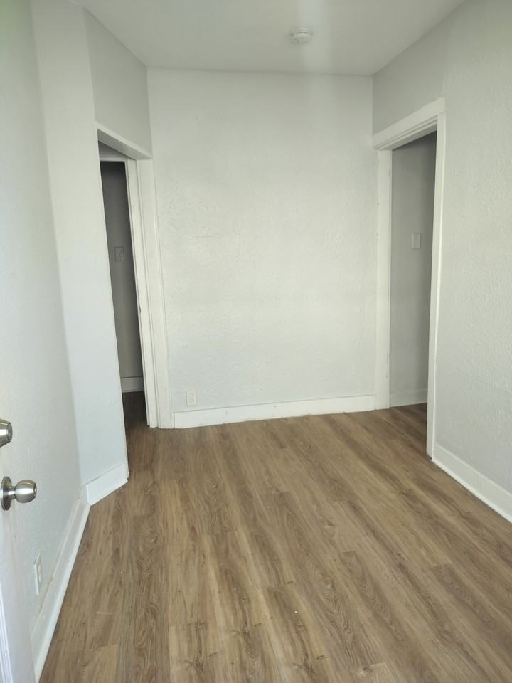 1321 35th St #4 - Photo 5 of 12