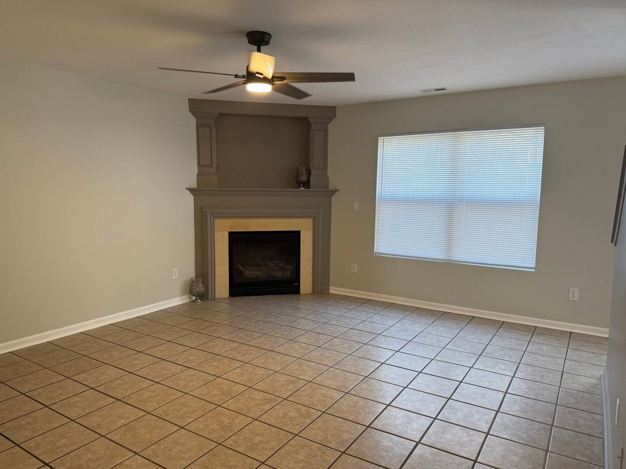 7021 Sunman Rd - Photo 3 of 18
