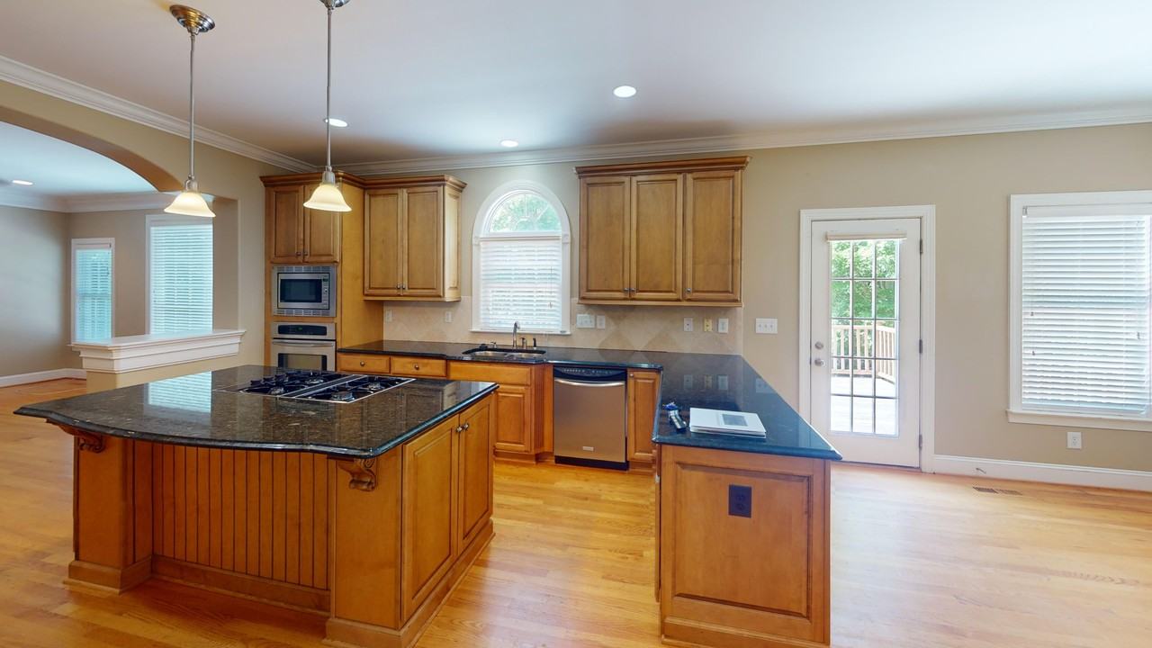 2140 Rossmore Rd #1 - Photo 2 of 10