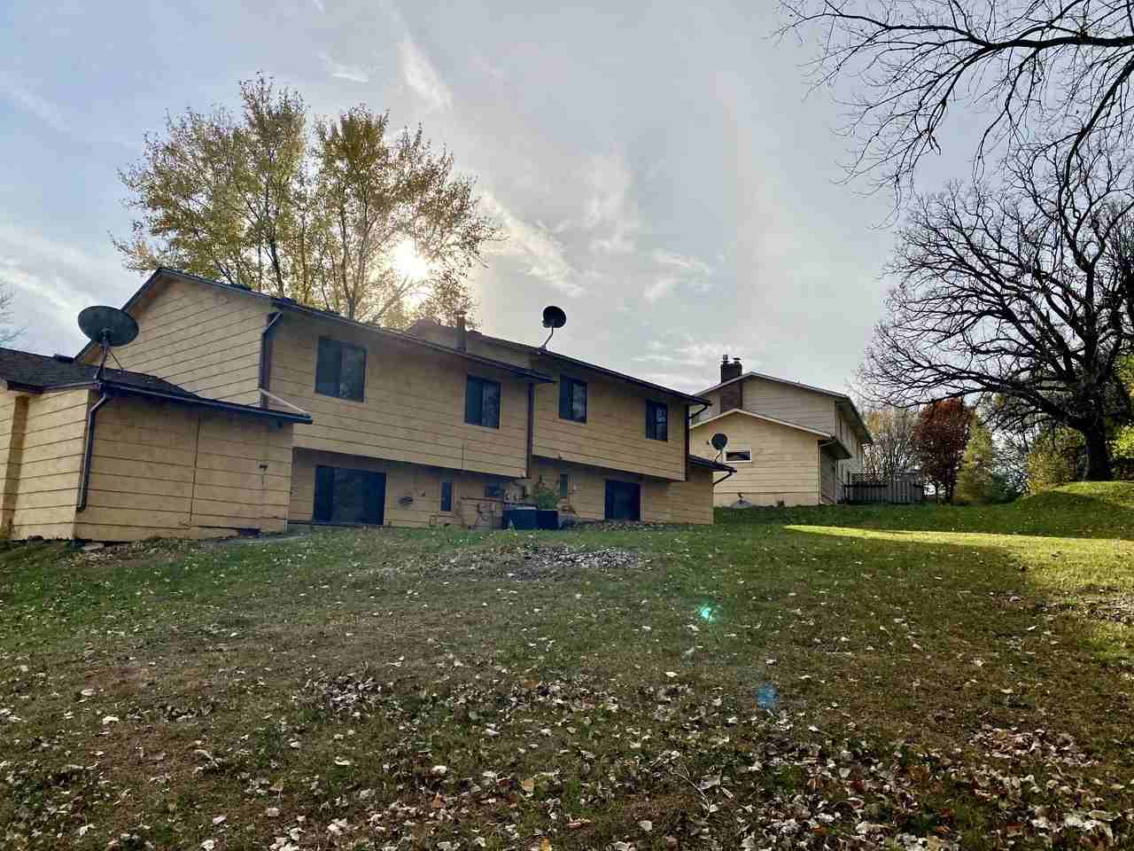 1339 Easter Ln - Photo 3 of 49