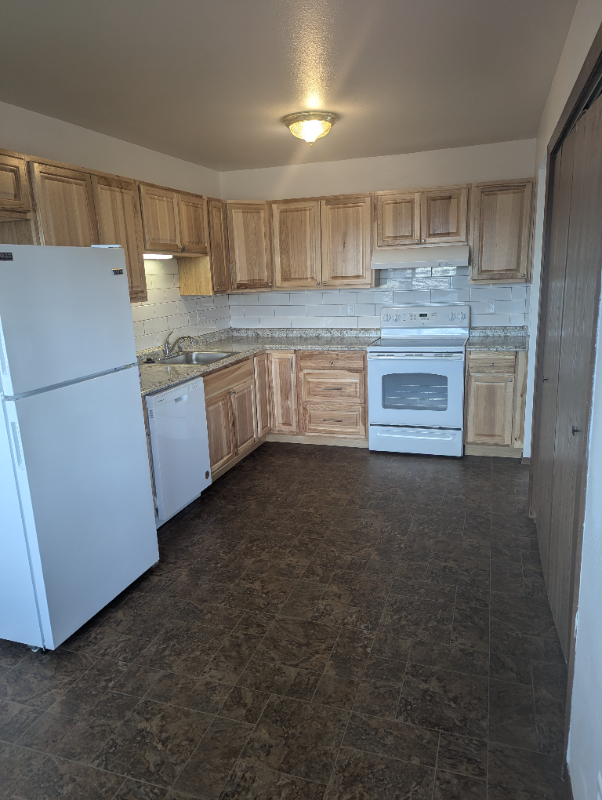 3229 Frontier St - Photo 2 of 10