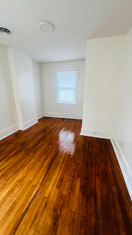 812 Tyler Ave - Photo 4 of 17