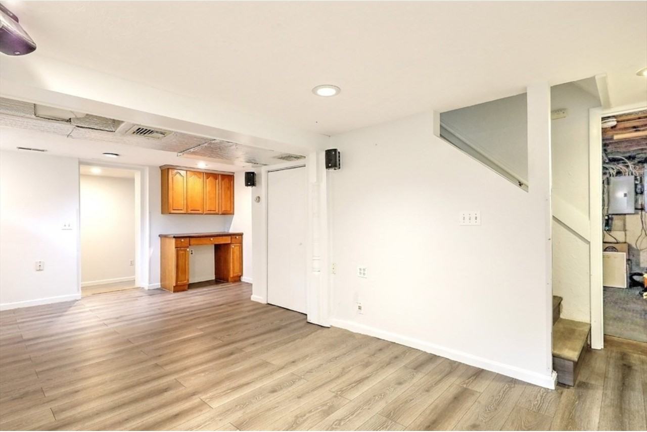 103 Walnut St - Photo 5 of 10