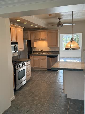 812 Tyler Ave - Photo 6 of 20