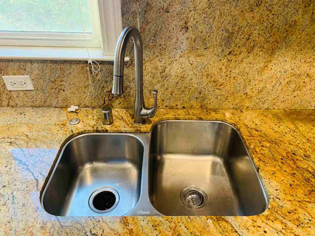 2919 1/2 Shattuck Ave - Photo 3 of 17