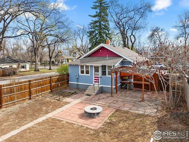 335 Park St - Photo 3 of 20