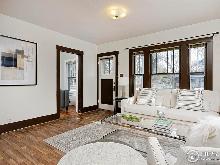 335 Park St - Photo 5 of 20