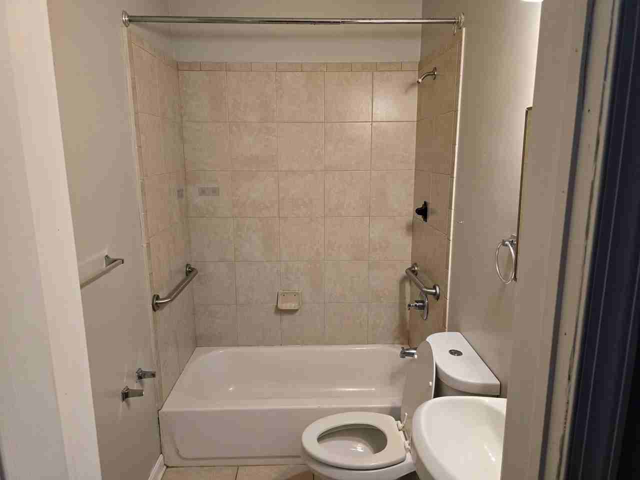 615 Homestead St #1B - Photo 4 of 6