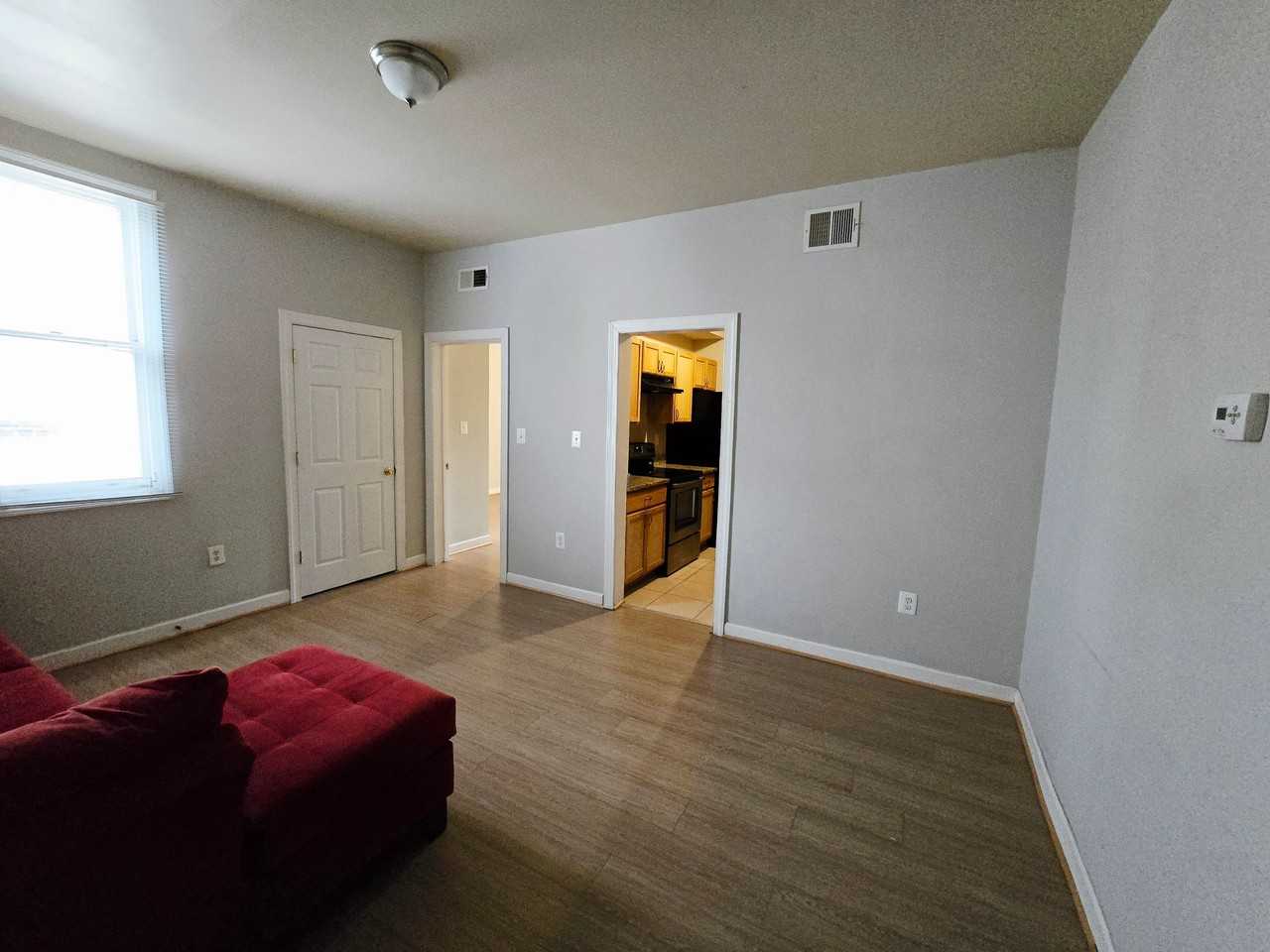 615 Homestead St #1B - Photo 5 of 6