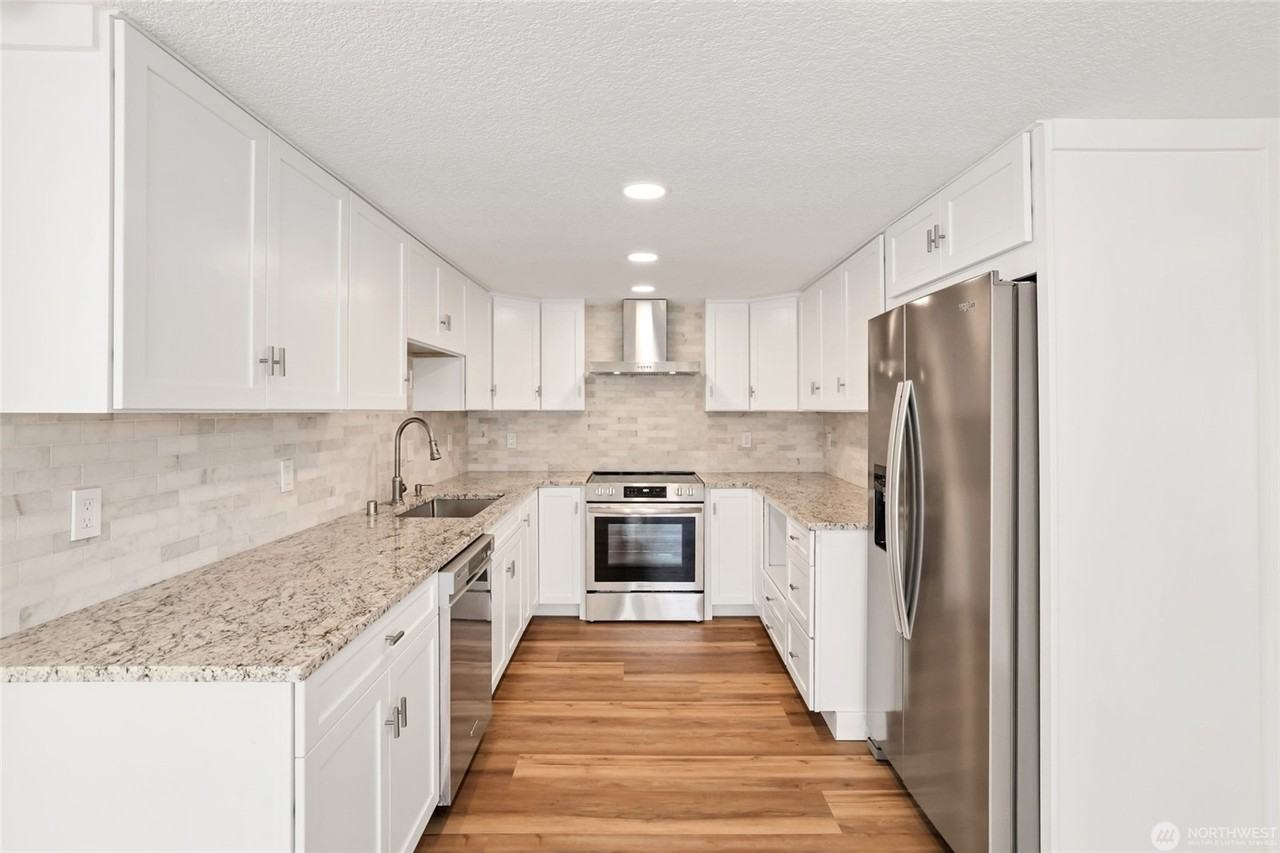 9104 Highland Ave Sw #1 - Photo 4 of 29