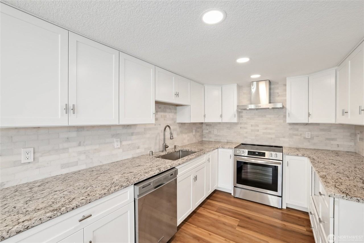 9104 Highland Ave Sw #1 - Photo 5 of 29