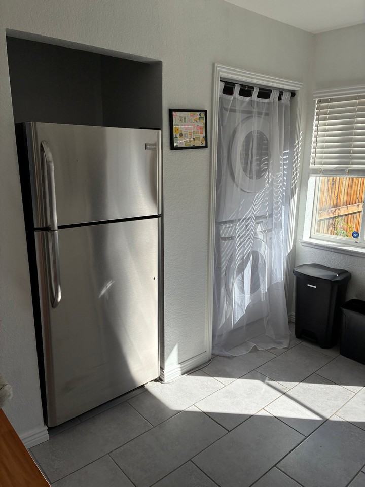 3324 N Fillmore St - Photo 7 of 10