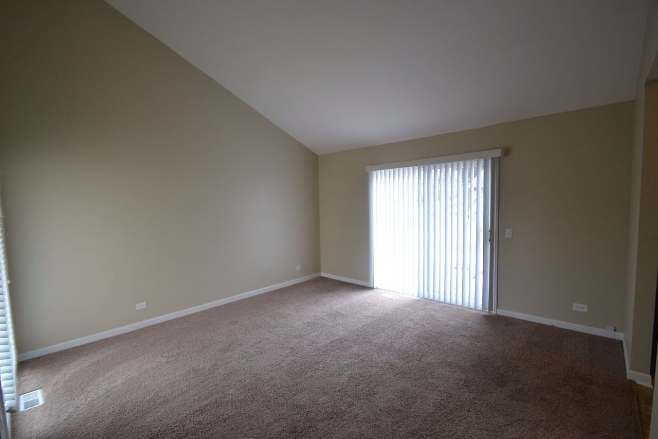 30W078 Maplewood Dr - Photo 3 of 5