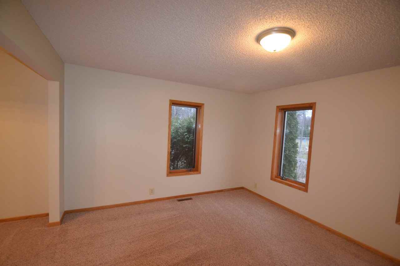 3888 Park Ln - Photo 3 of 17