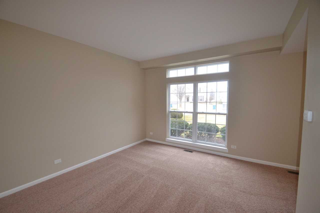 2441 Deerfield Dr - Photo 2 of 11