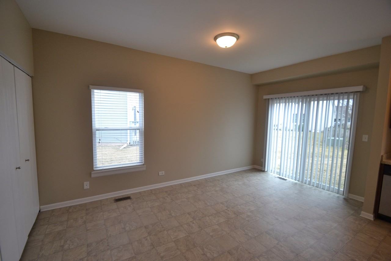 2441 Deerfield Dr - Photo 3 of 11