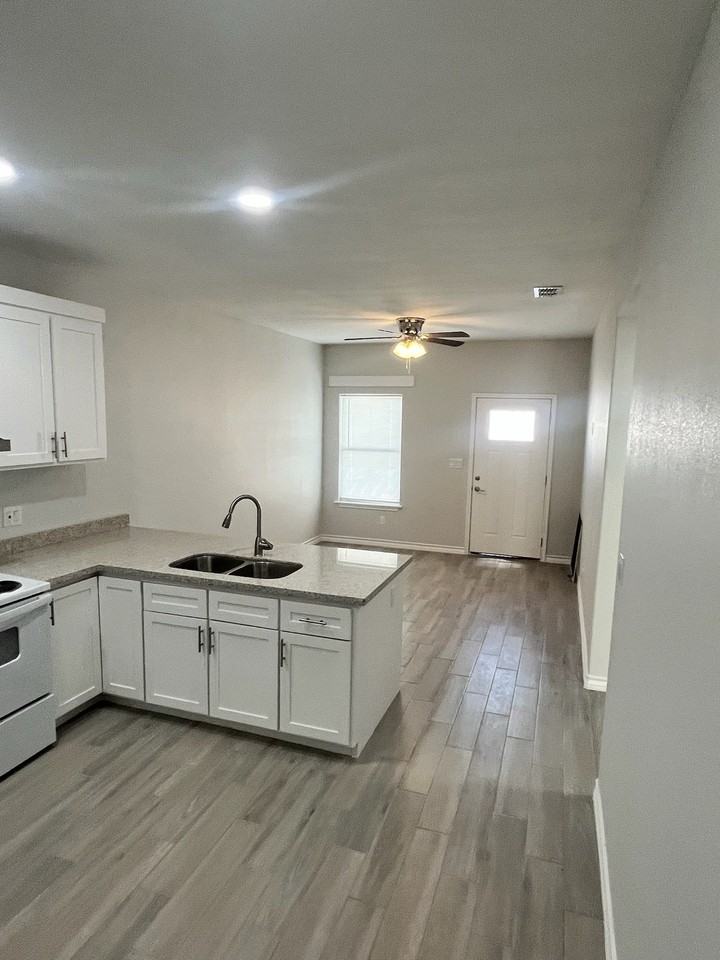 1810 Atrium Place Dr #12 - Photo 5 of 20