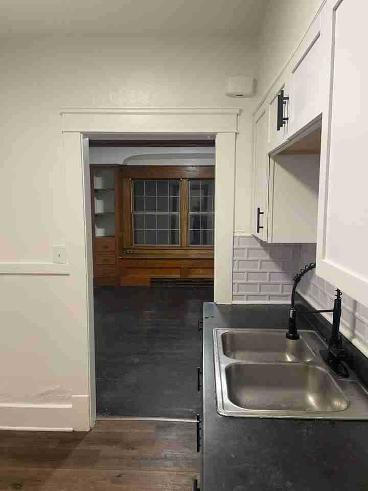 1239 W 5th St #1 - Photo 3 of 8