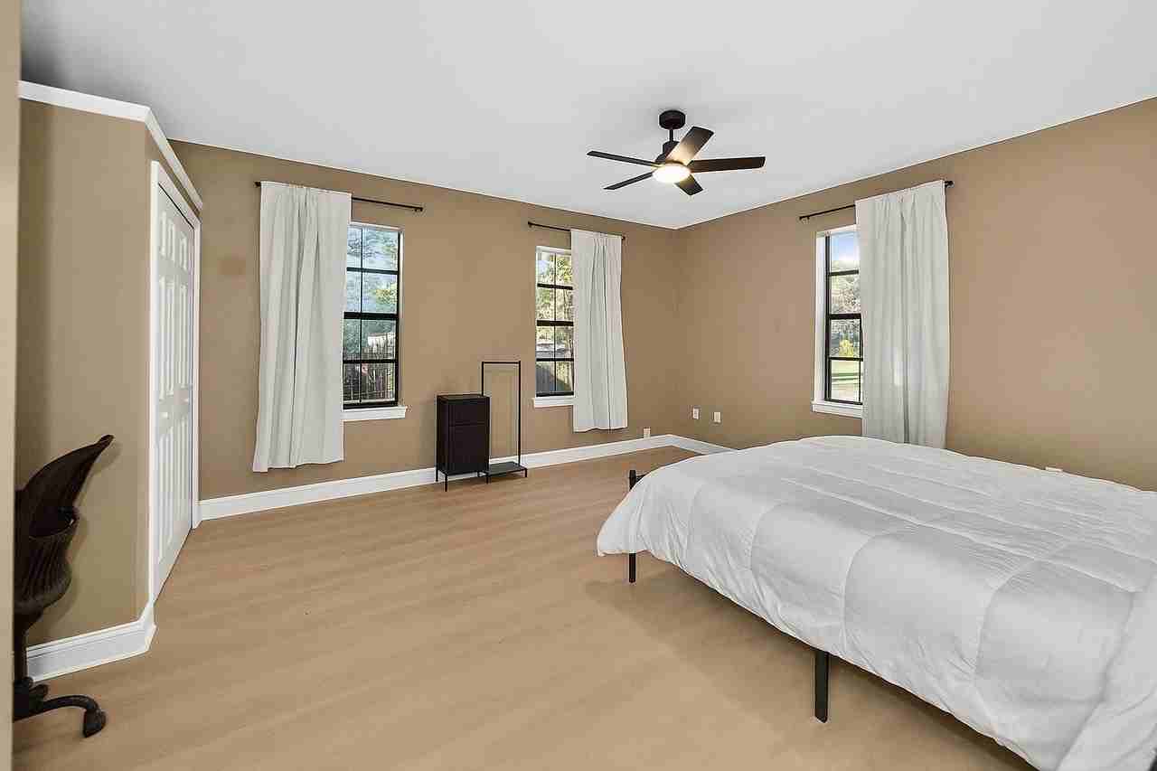 512 Mason Ave - Photo 2 of 10