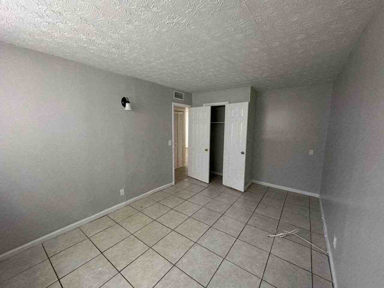 Aria - 2862 W. 1st St. #3 - Photo 5 of 16