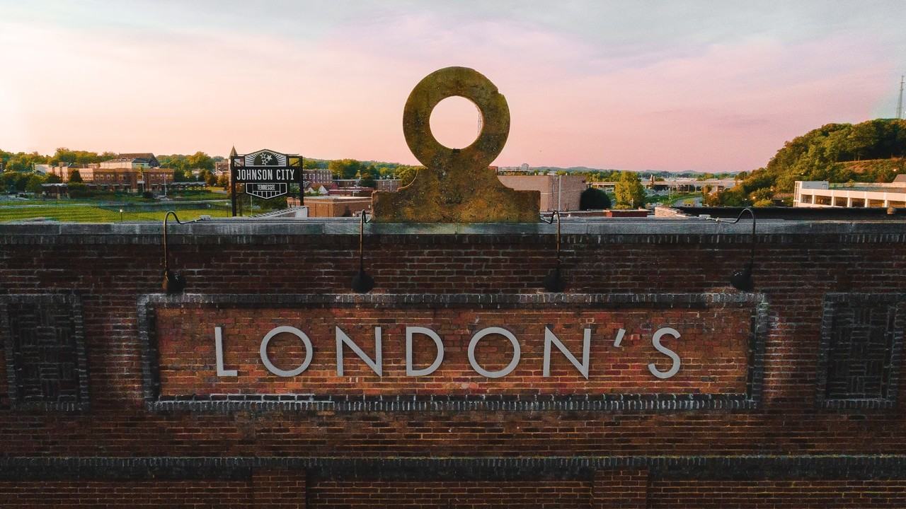 London's Lofts - Photo 6 of 13