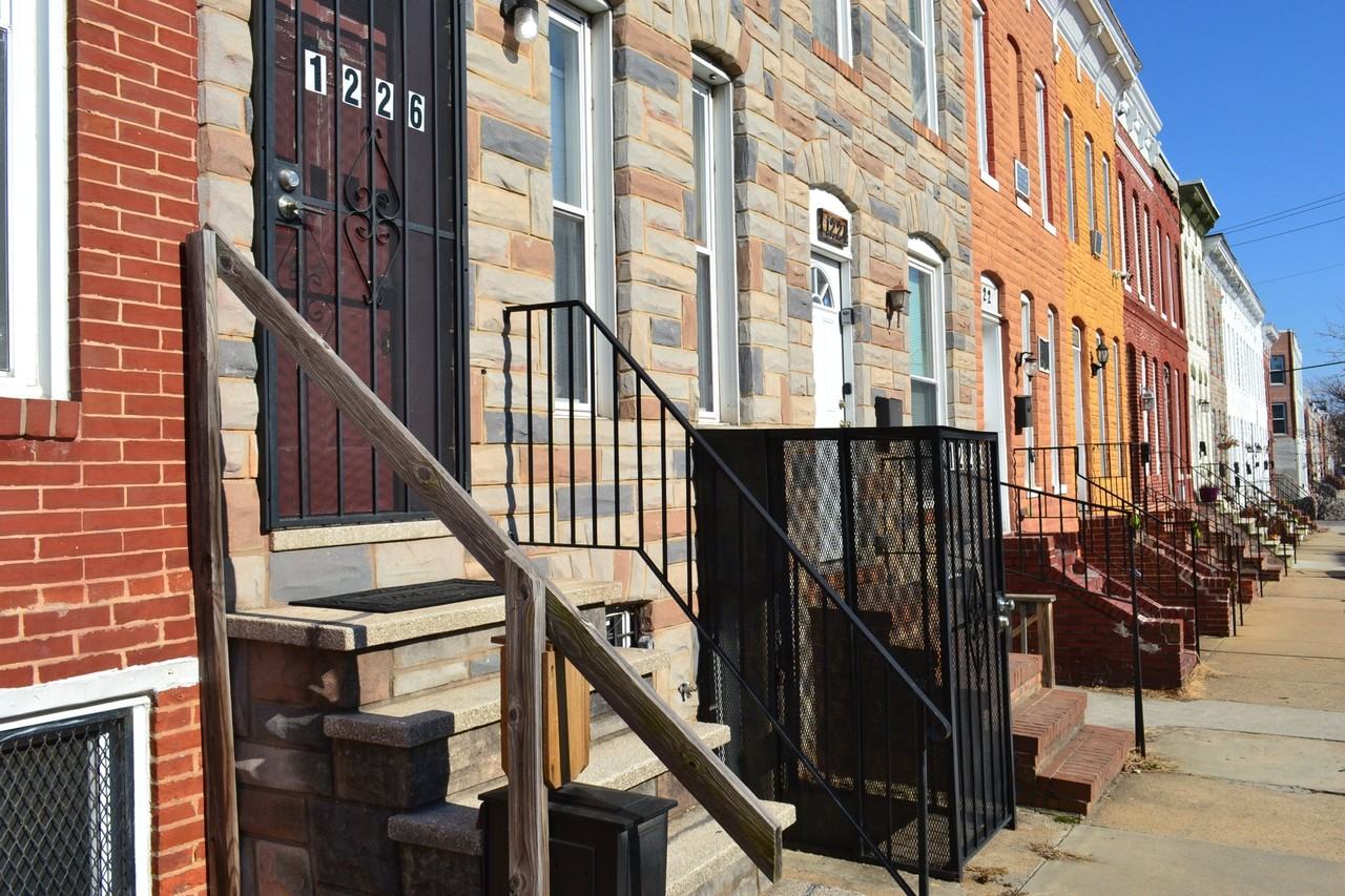 1226 W Cross St