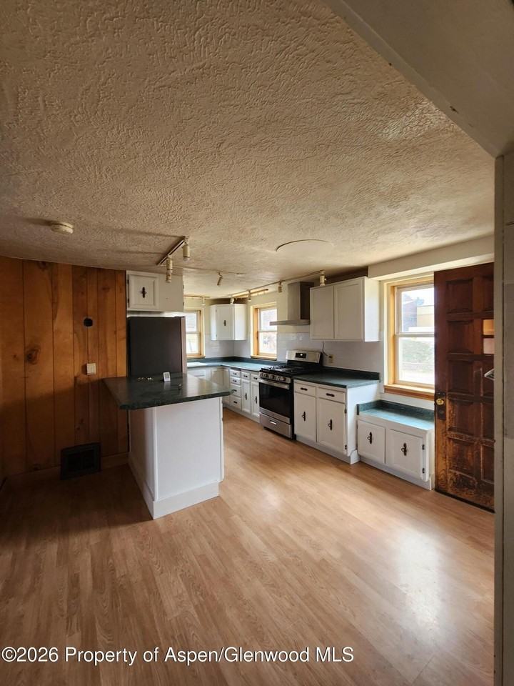 4913 Highway 82 - Photo 4 of 15