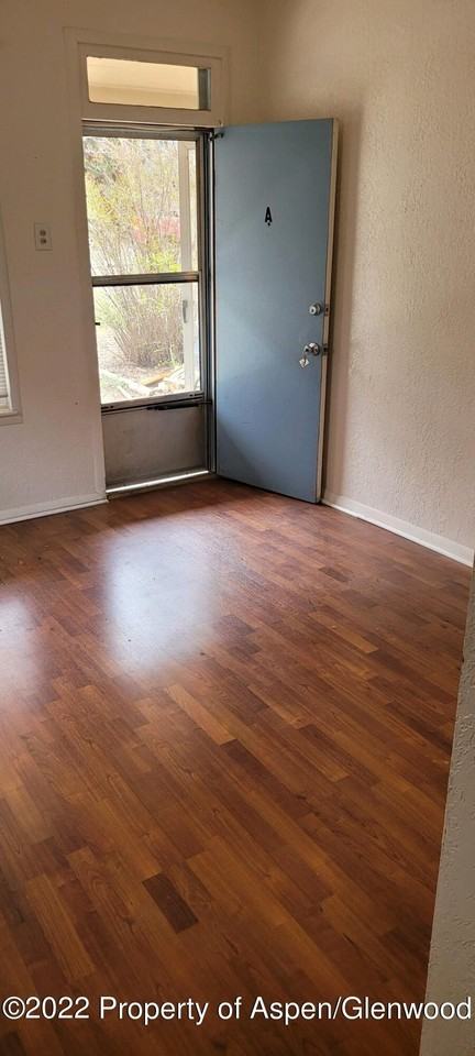 915 Bennett Ave - Photo 2 of 5