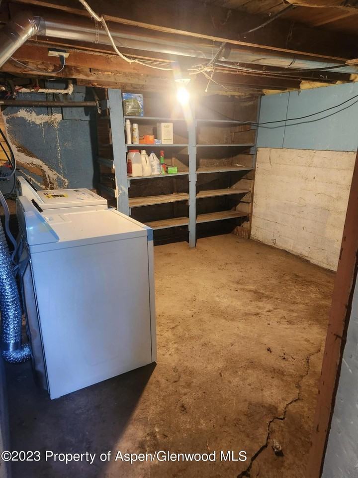 915 Bennett Ave - Photo 5 of 5