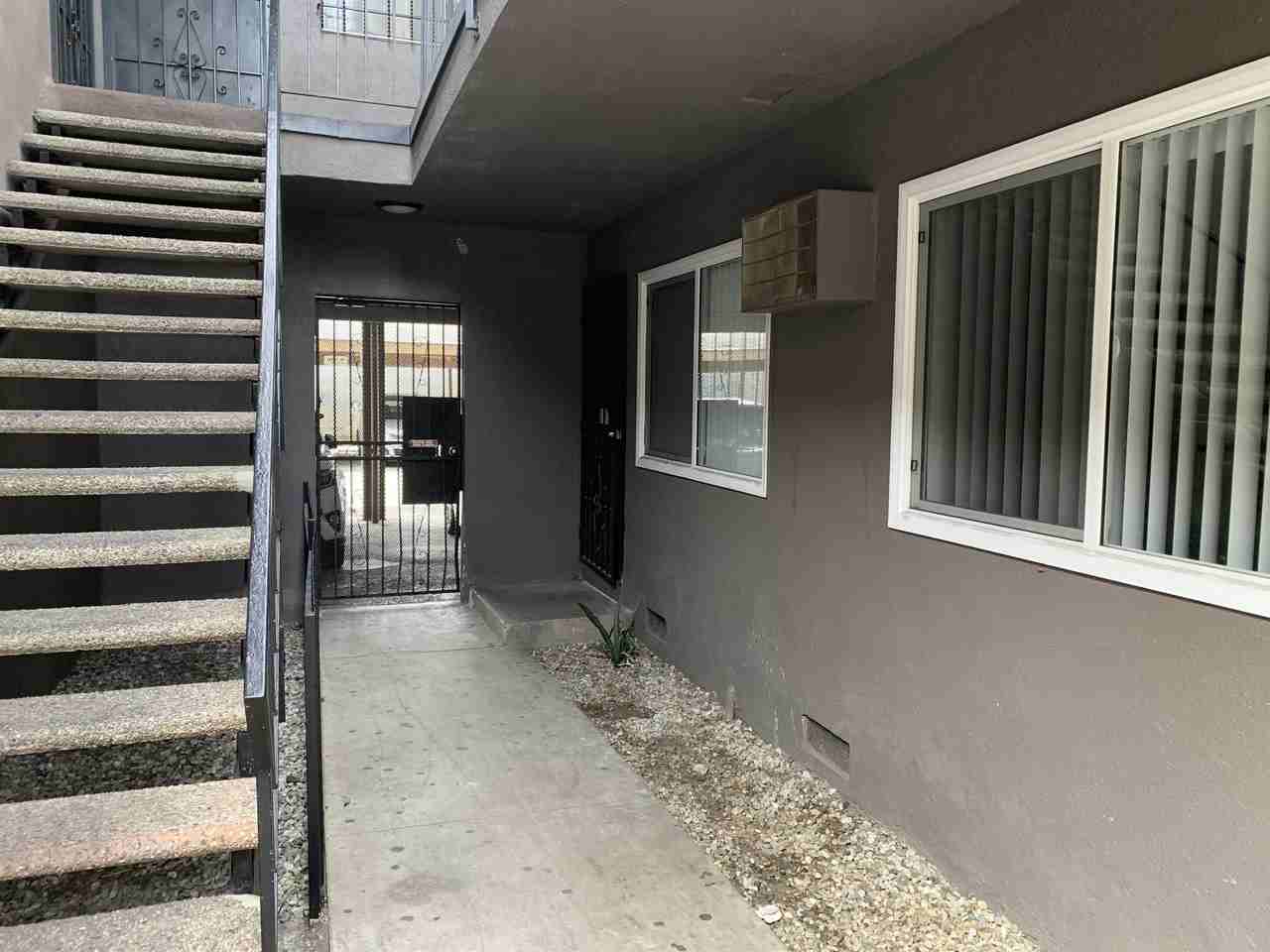 1327 S St. Andrews Pl - Photo 3 of 3